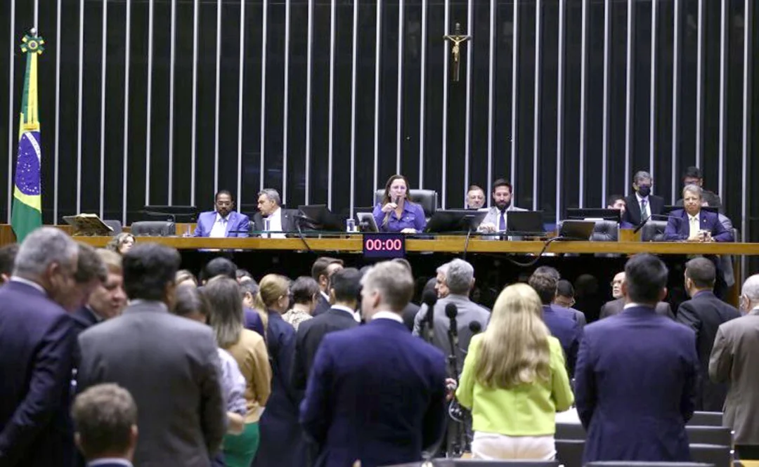 Deputados da oposição criticam julgamento de Bolsonaro; governistas elogiam "dia histórico"
