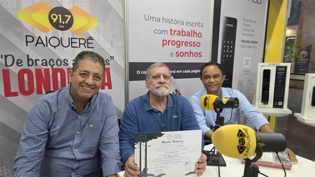 Deputado Cobra Repórter entrega Menção Honrosa ao radialista J. Mateus