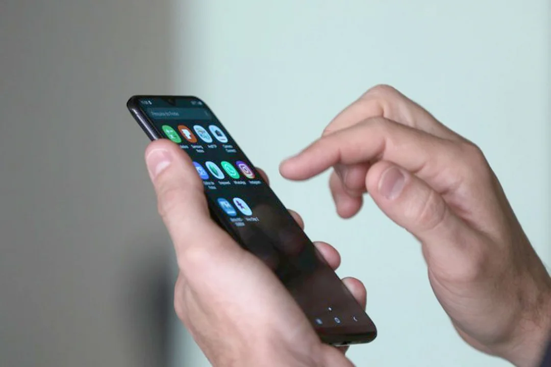 Governo amplia Celular Seguro com alertas por WhatsApp. Paraná registra queda de 3,3% em furtos de celulares entre 2022 e 2023