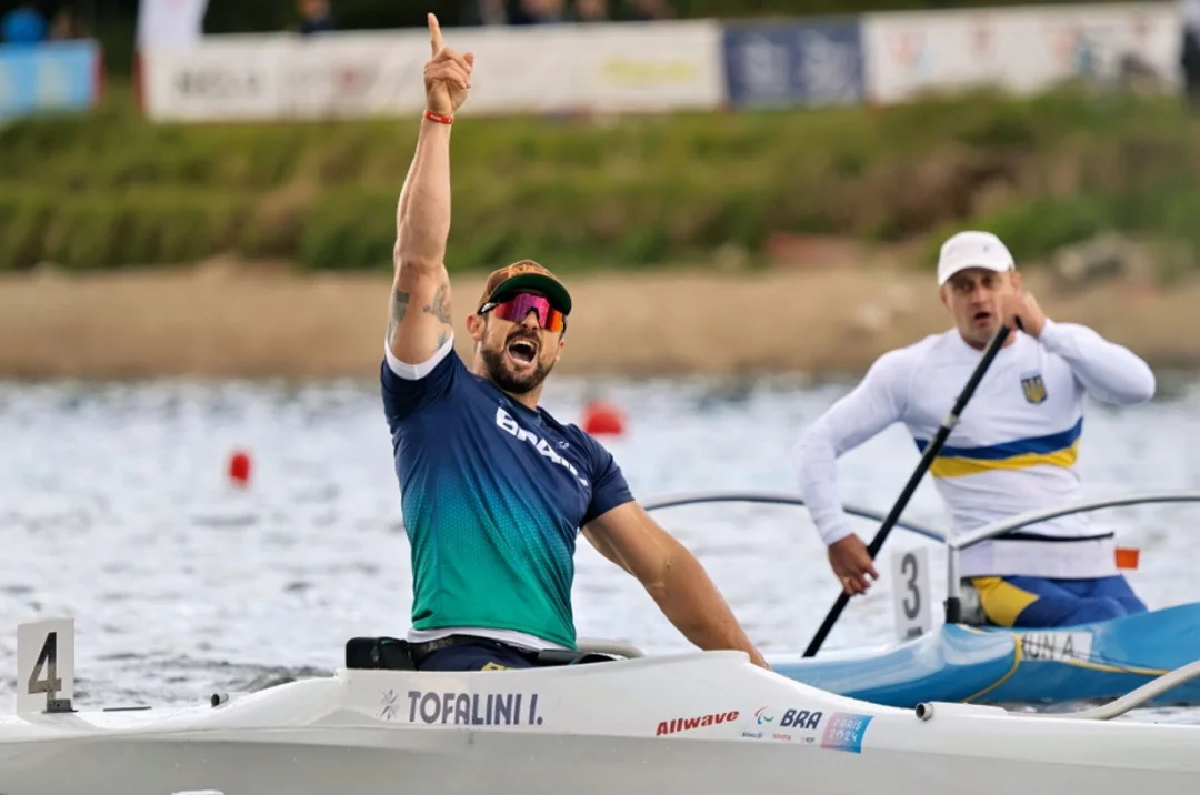 Igor Tofalini é campeão da Copa do Mundo de Paracanoagem