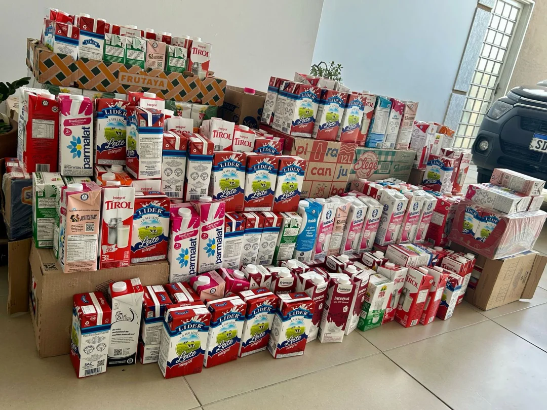 Grupos escoteiros de Londrina, Cambé e Maringá entregam mais de 2 mil litros de leite para ONG Viver