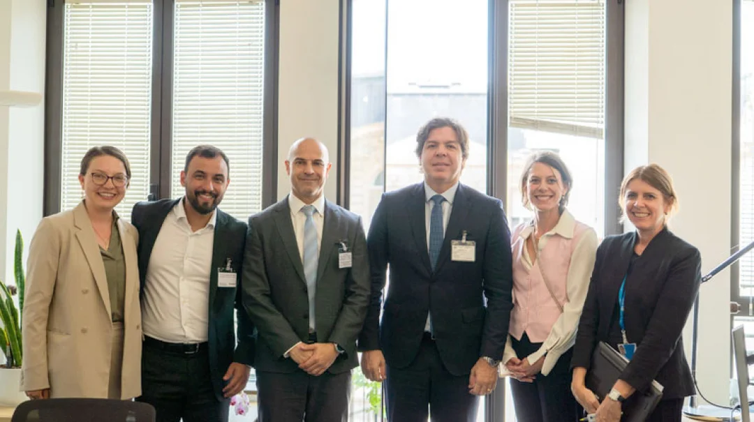 Ministro das Comunicações reforça compromisso com inclusão digital e inovação no segundo dia de agenda em Paris