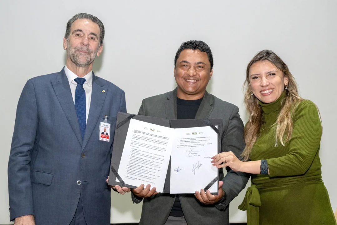 Itaipu assina com Ministério do Turismo Pacto contra exploração sexual de crianças e adolescentes
