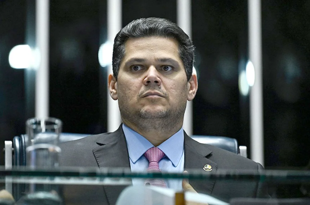 Davi recebe prefeitos para tratar de regulamentação da reforma tributária