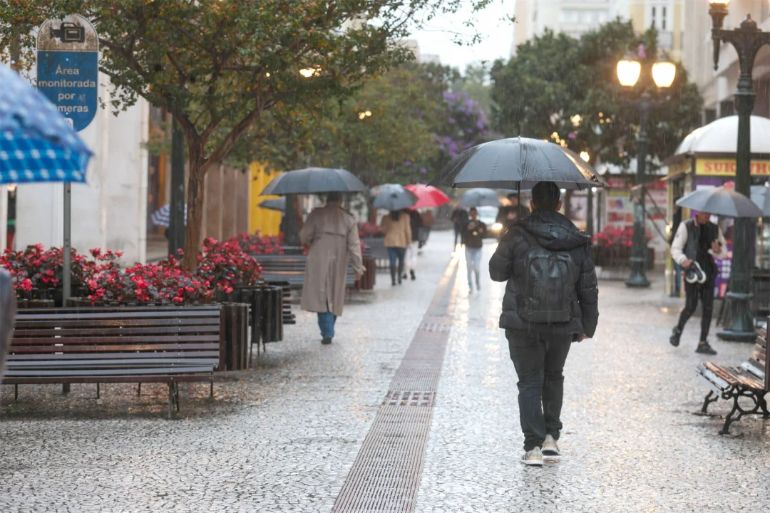 Aviso de temporais: fim de semana será chuvoso no Paraná
