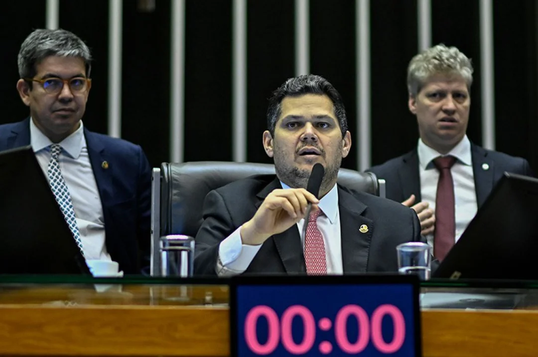 Davi lê requerimento e CPMI para investigar fraudes no INSS é criada