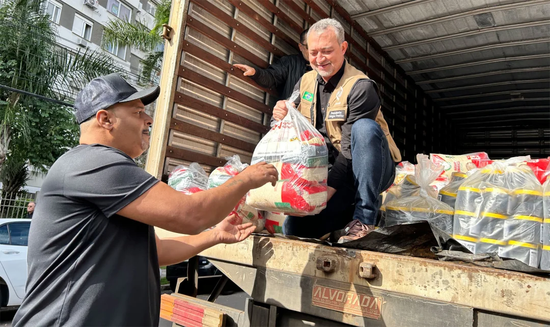 Conab entrega alimentos para atingidos pelas enchentes no Rio Grande do Sul