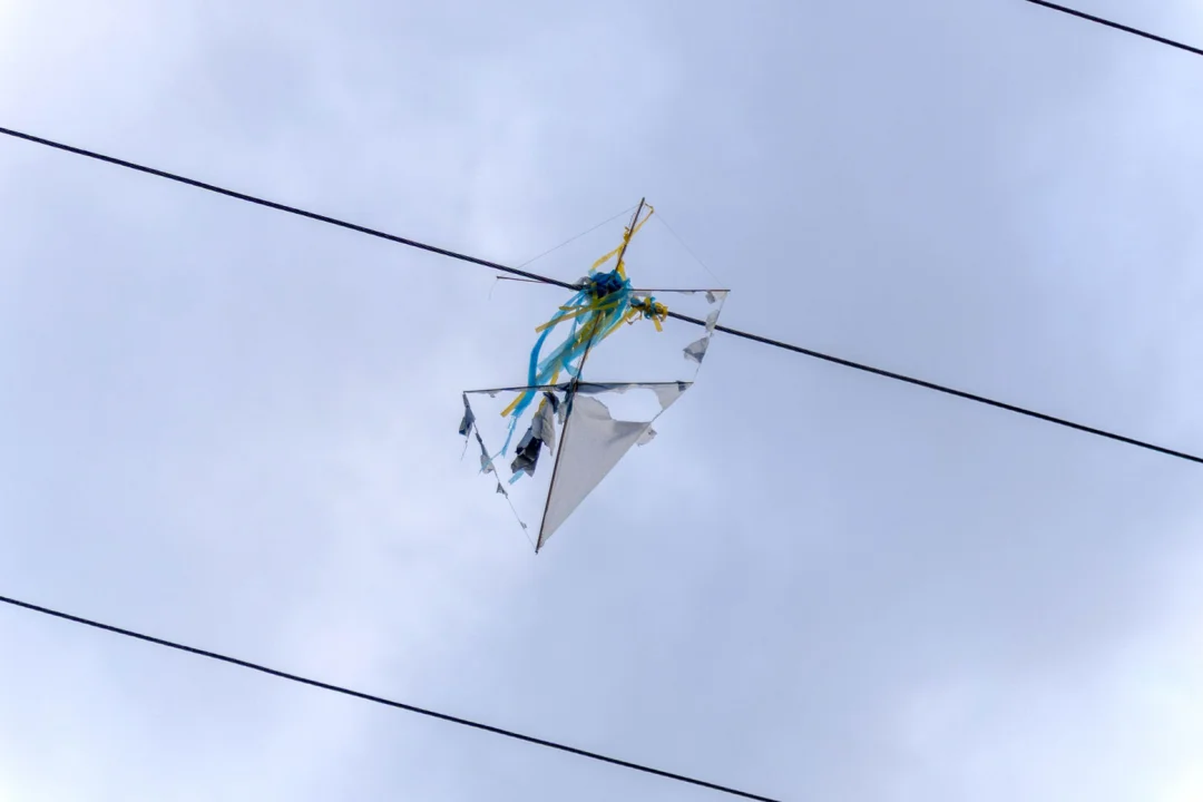 Férias: atenção redobrada para evitar acidentes de crianças com a rede elétrica