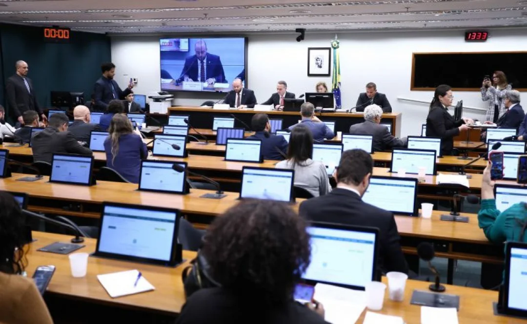 Hugo Motta envia 20 representações contra 11 deputados ao Conselho de Ética