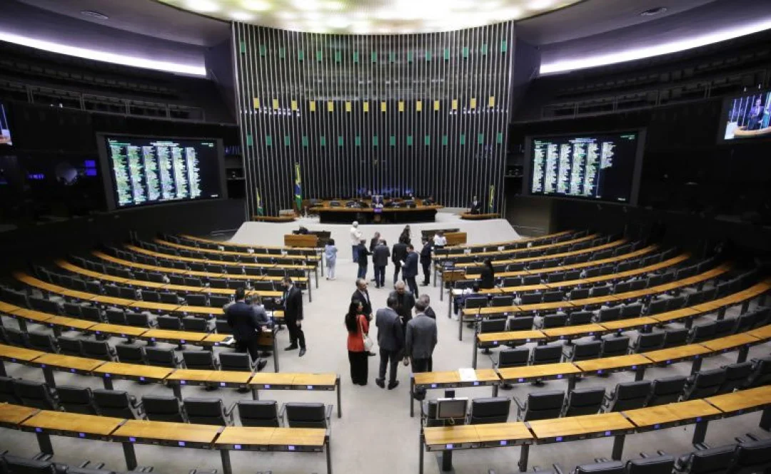 Câmara aprova urgência para proposta que isenta de Imposto de Renda os salários de até R$ 5 mil; acompanhe