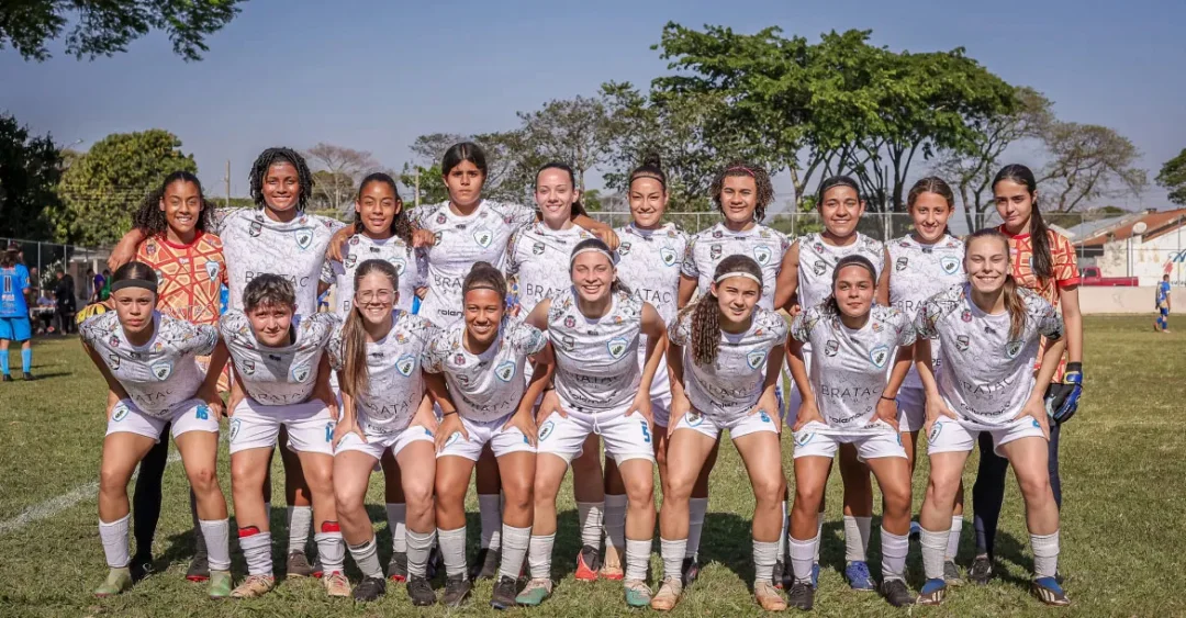 Londrina Tsuru feminino tem duas campeãs invictas na Fase Regional do JEPs Bom de Bola