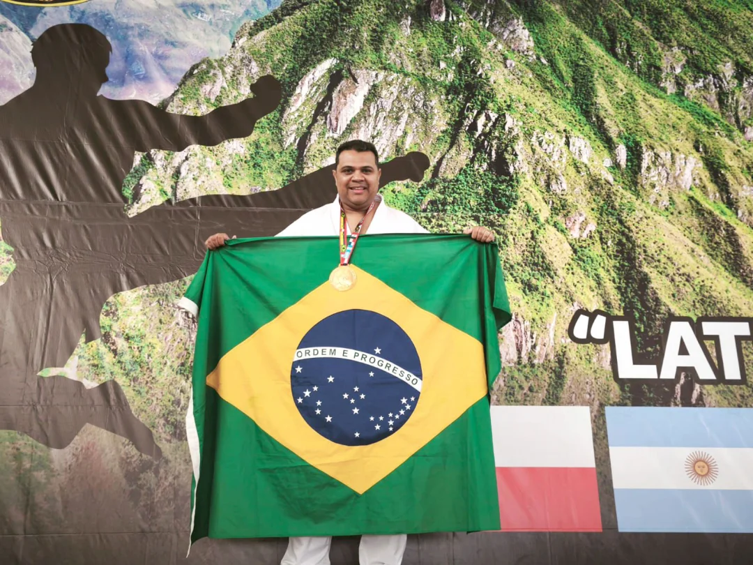 Deputado Cobra Repórter propõe Menção Honrosa ao professor Alan Pereira da Silva pelo destaque no karatê e no trabalho social no Paraná