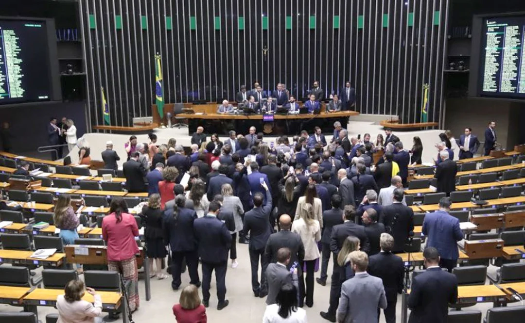 Câmara aprova regime de urgência para projeto sobre anistia