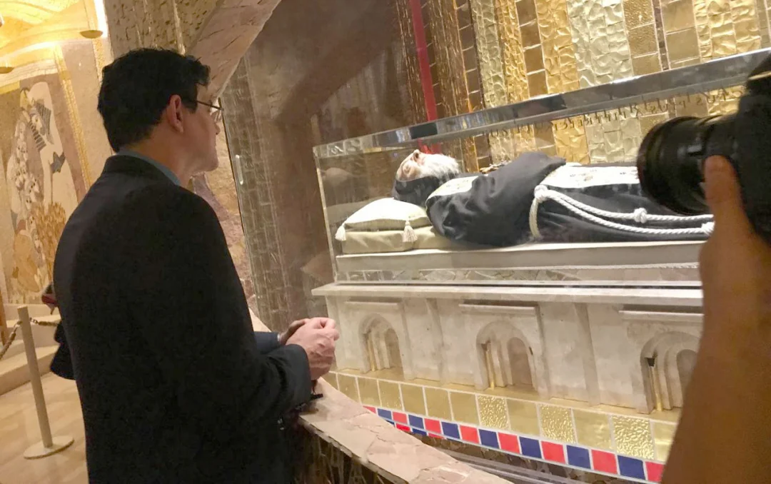 Obra sacra única no mundo, feita por artista italiano premiado, chega a  Curitiba com carreata e Missa