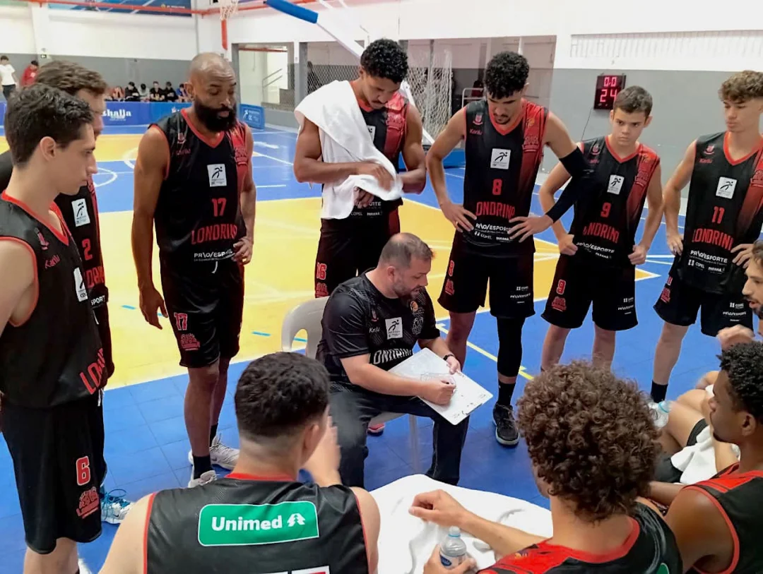 Em Curitiba, APVE Londrina Basketball vence mais um jogo e segue na liderança do Paranaense