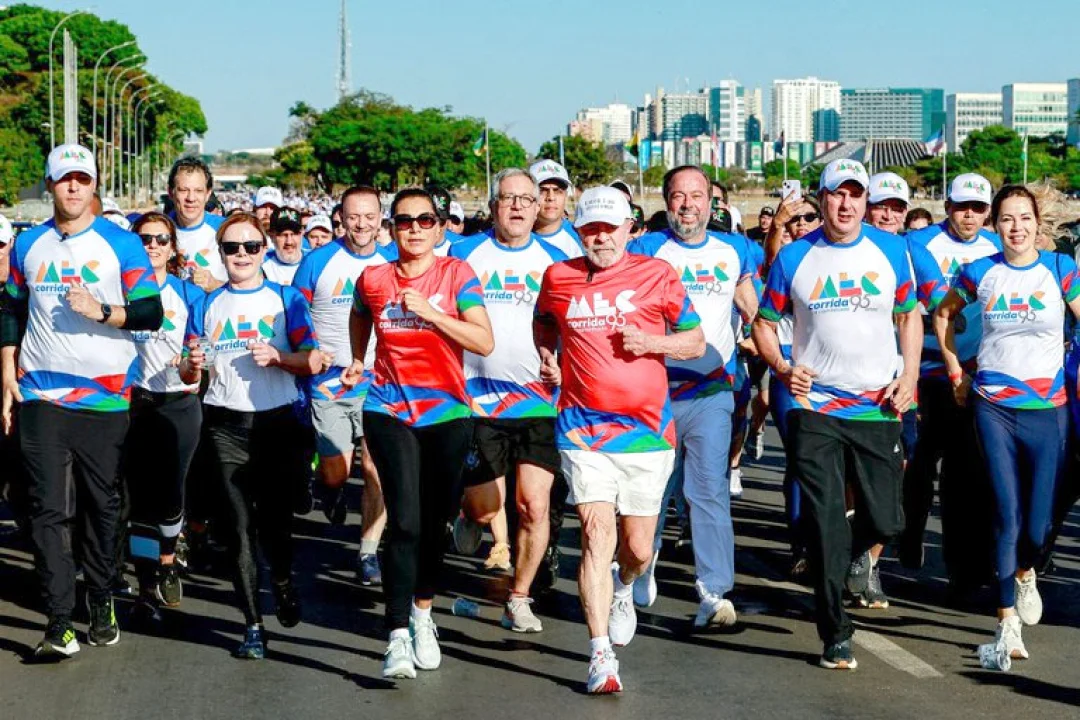 “É por meio da educação que a gente vai tornar o Brasil soberano”, diz Lula na Corrida e Caminhada MEC 95 Anos