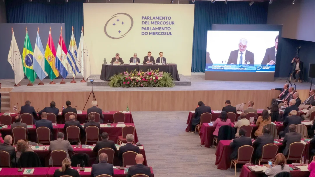 Situación política regional será centro de debate en la sesión del PARLASUR