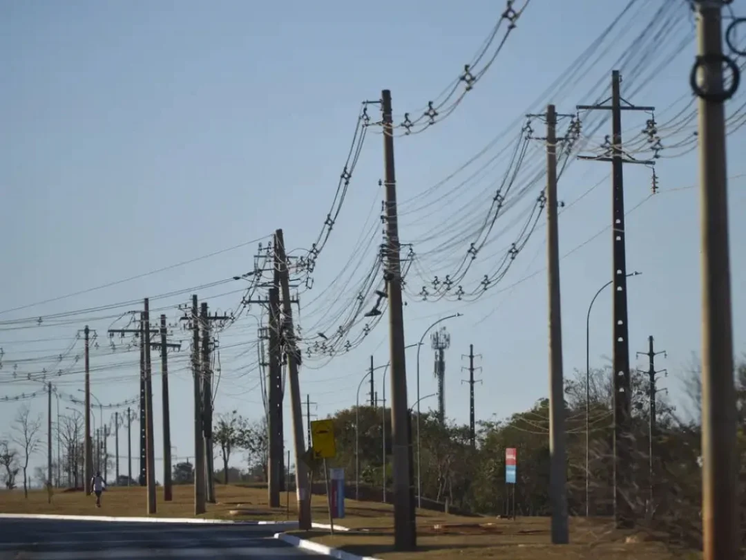Parlamentares votam medida que barra aumento na conta de energia elétrica