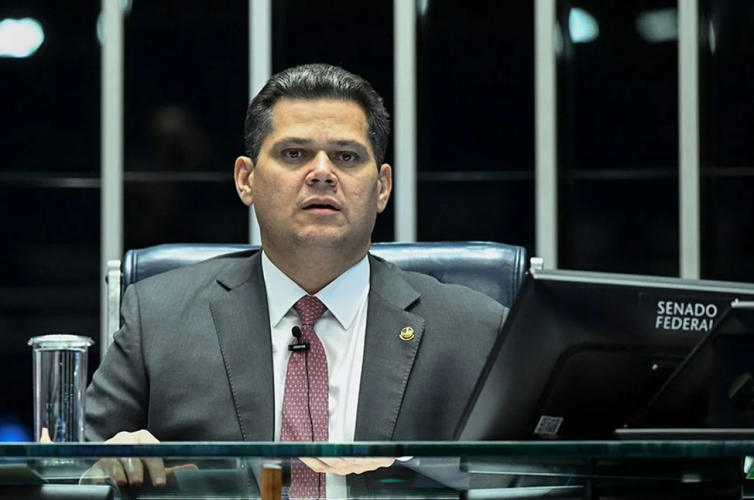 Davi comenta operação policial no RJ e destaca aprovação de projeto