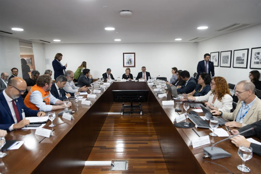 Gleisi reúne ministérios para coordenar ações de reconstrução e apoio às famílias atingidas pelo tornado no Paraná