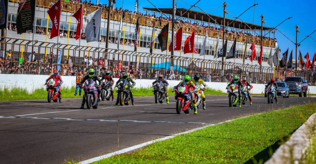 Autódromo recebe última etapa do SuperBike Brasil neste domingo (21)