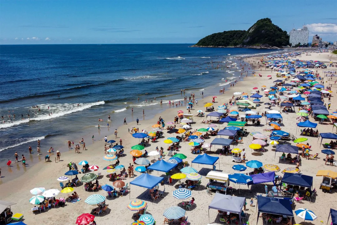 No Paraná, verão chega com muito calor, mas o Natal será de chuva no Estado