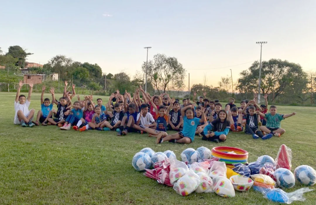 Verão, férias e esporte: Projeto Jogada Certa abre inscrições para crianças e adolescentes nas cidades de Curitiba, Londrina, Araucária e São José dos Pinhais