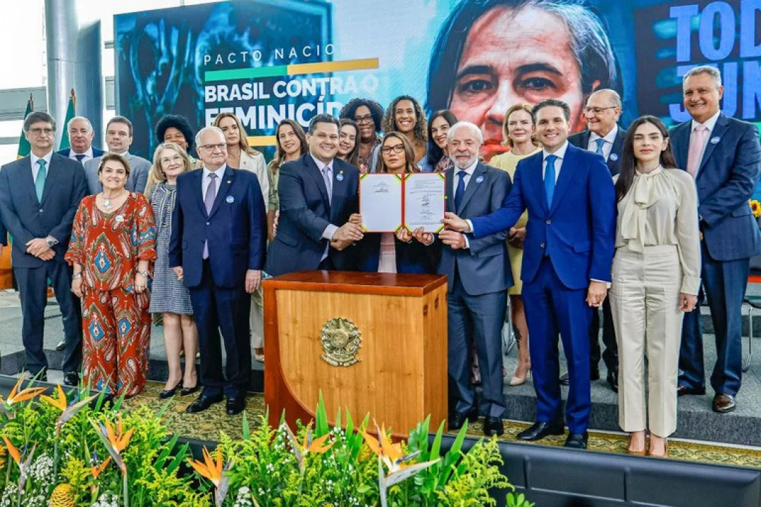 “Luta deve ser de toda a sociedade, principalmente dos homens”, diz Lula, ao assinar Pacto Nacional contra o Feminicídio