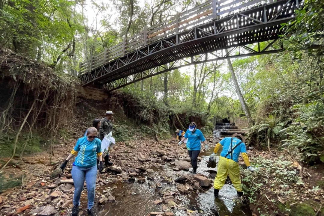 Sanepar promove limpeza de rios e ações socioeducativas em celebração ao Dia Mundial da Água