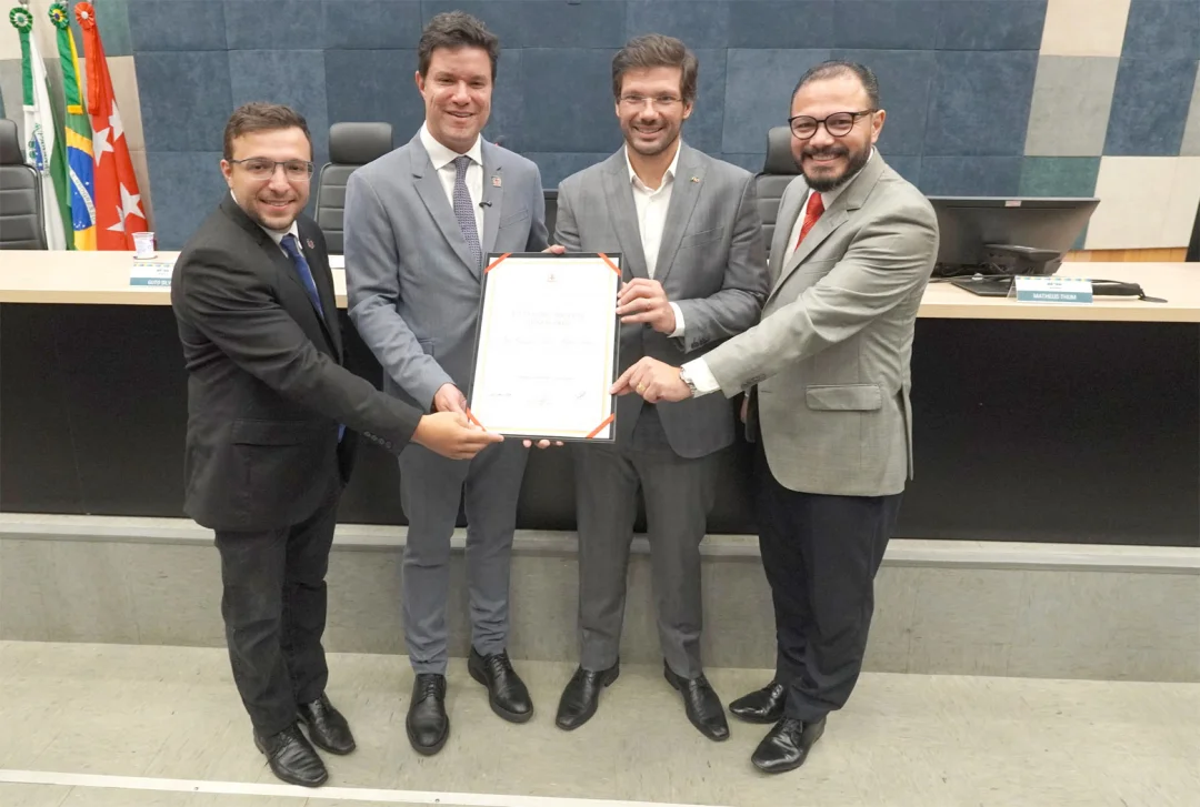 Guto Silva recebe título de Cidadão Honorário de Londrina