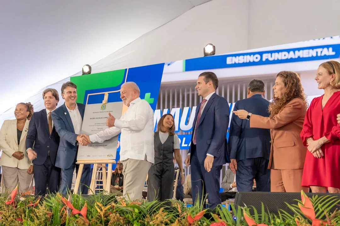 Governo Lula inaugura mais de 100 obras da educação, Gleisi celebra investimentos de R$ 9,1 milhões no Paraná