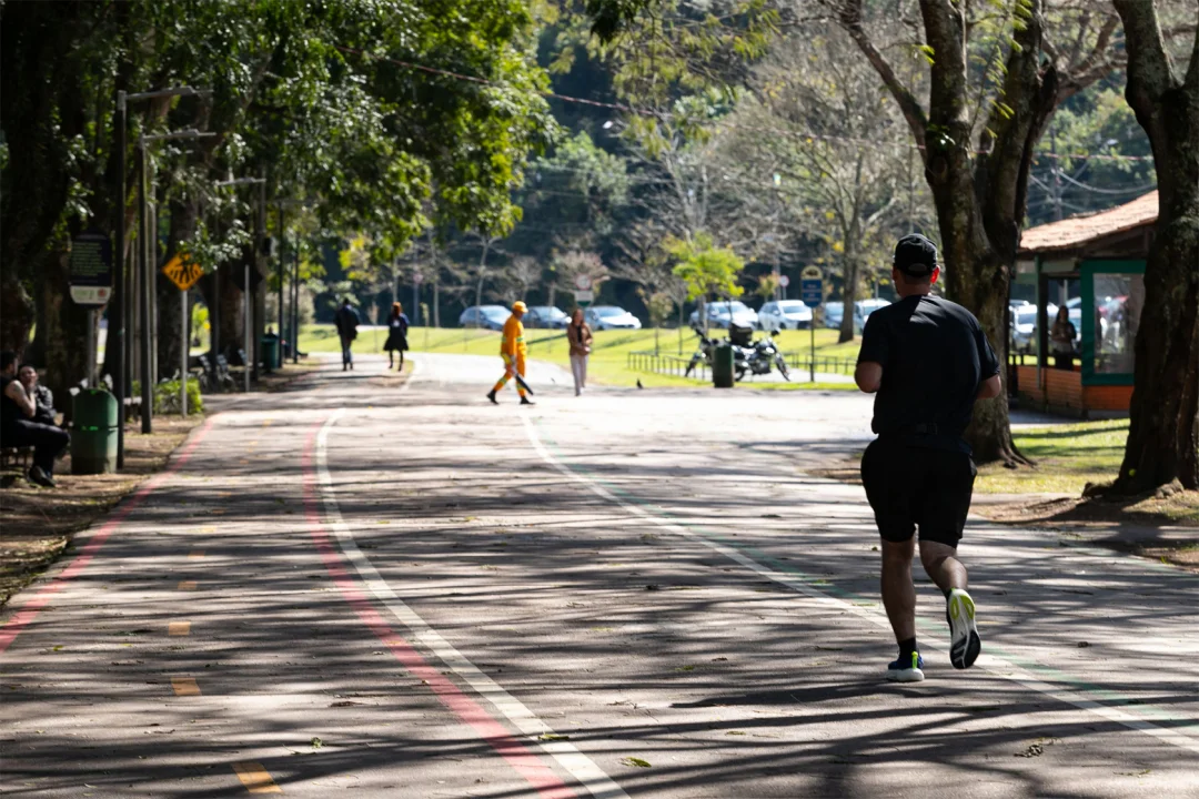Temperaturas voltam a subir e novo sistema de baixa pressão traz chuvas isoladas ao Paraná