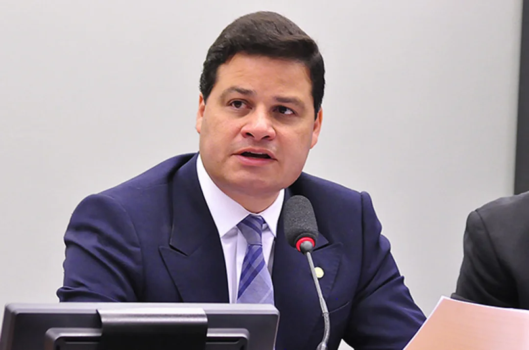 Ratinho Jr. escolhe ex-secretário de infraestrutura para sucessão no PR