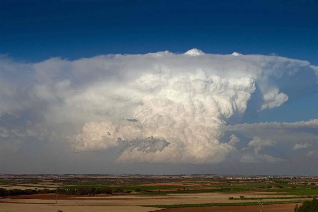 De olho no céu: Simepar explica os tipos de nuvens que apresentam riscos de tempestades