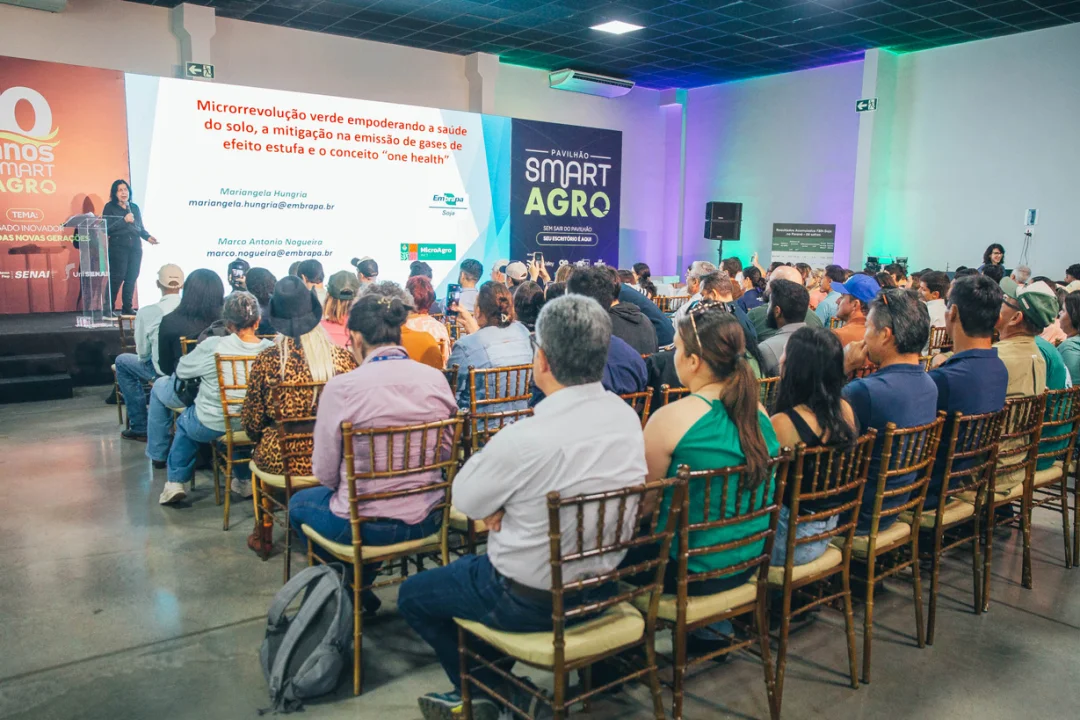 ‘Microrrevolução verde’ coloca o Brasil na liderança da agricultura sustentável, afirma pesquisadora da Embrapa Soja em palestra na ExpoLondrina