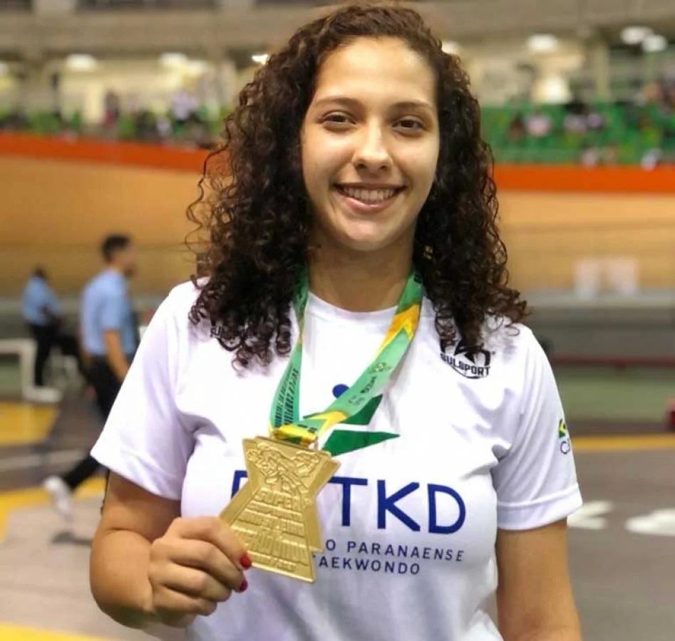 Ana Paula Morais, a londrinense campeã e do Super Campeonato Brasileiro de Taekwondo (RJ)