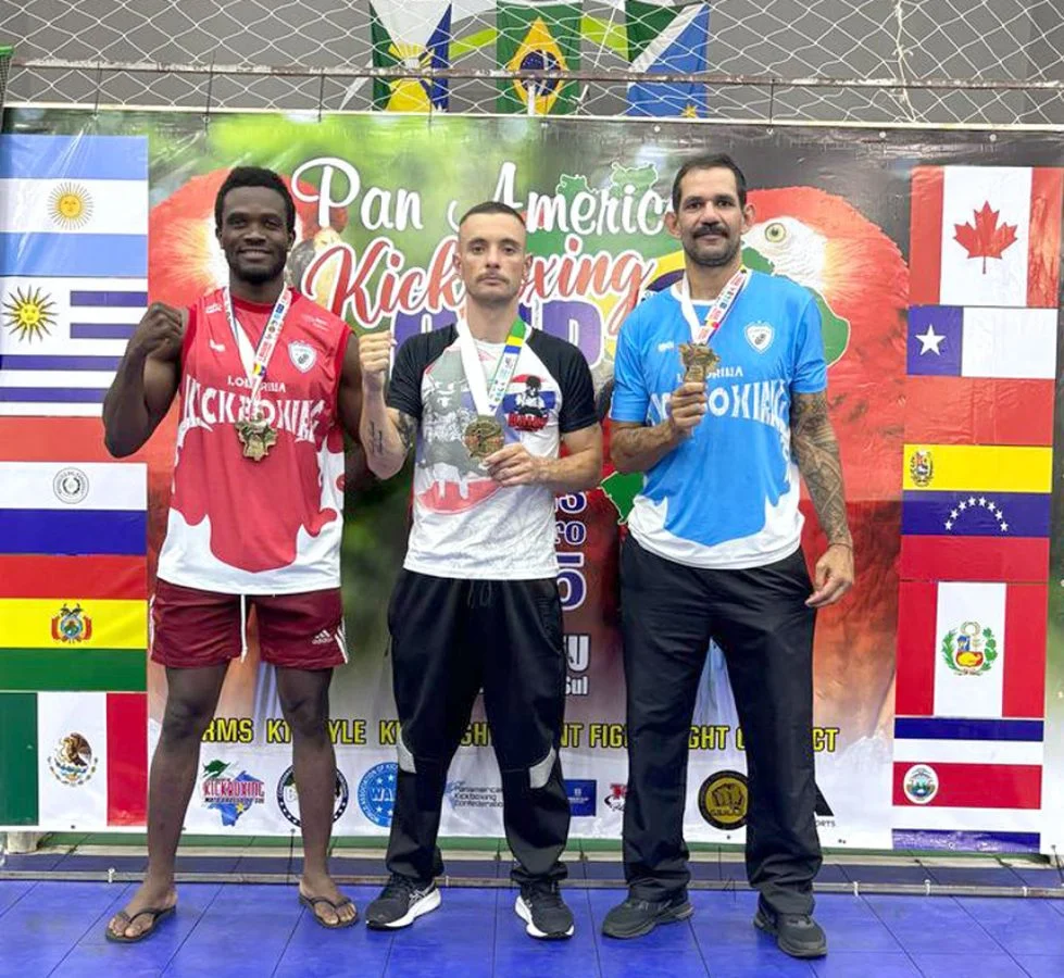 Londrinenses voltam com excelentes resultados no Kickboxing