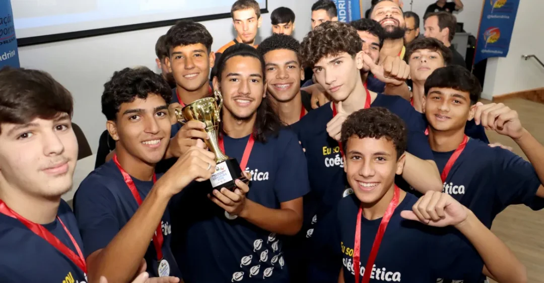 Fundação de Esportes premia campeões da fase municipal dos Jogos Escolares