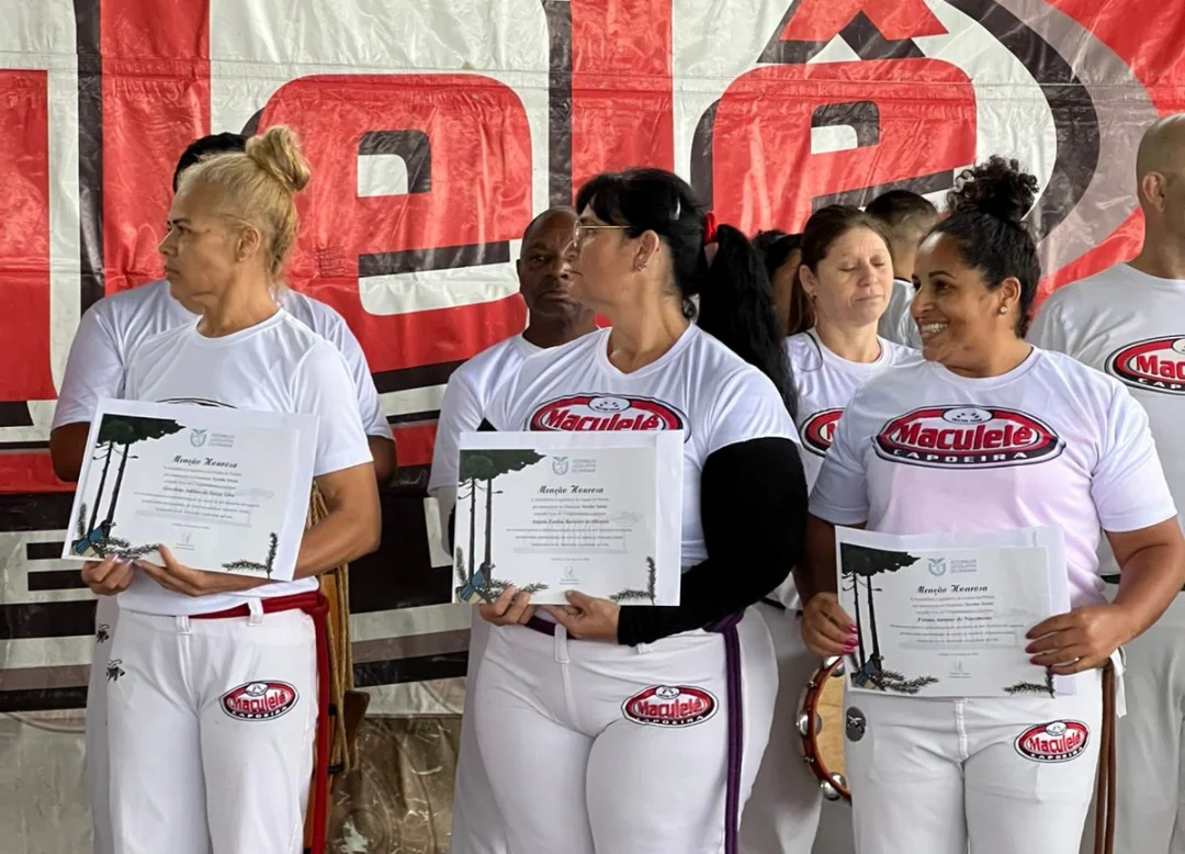 Mulheres capoeiristas são homenageadas pelo trabalho social e formação cidadã