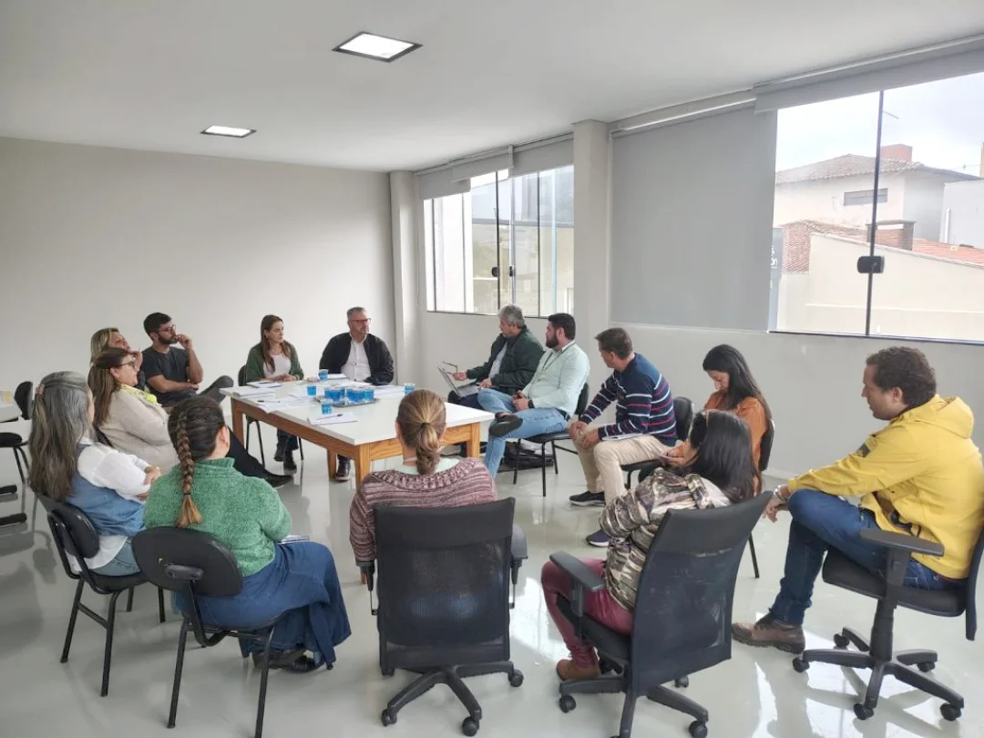 Prefeitura e Cohapar iniciam visitas domiciliares para avanço na regularização fundiária do Cambeville