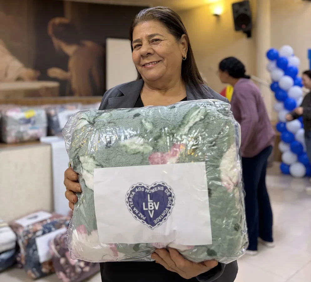LBV entrega 150 cobertores a famílias vulneráveis em Londrina para enfrentar o frio