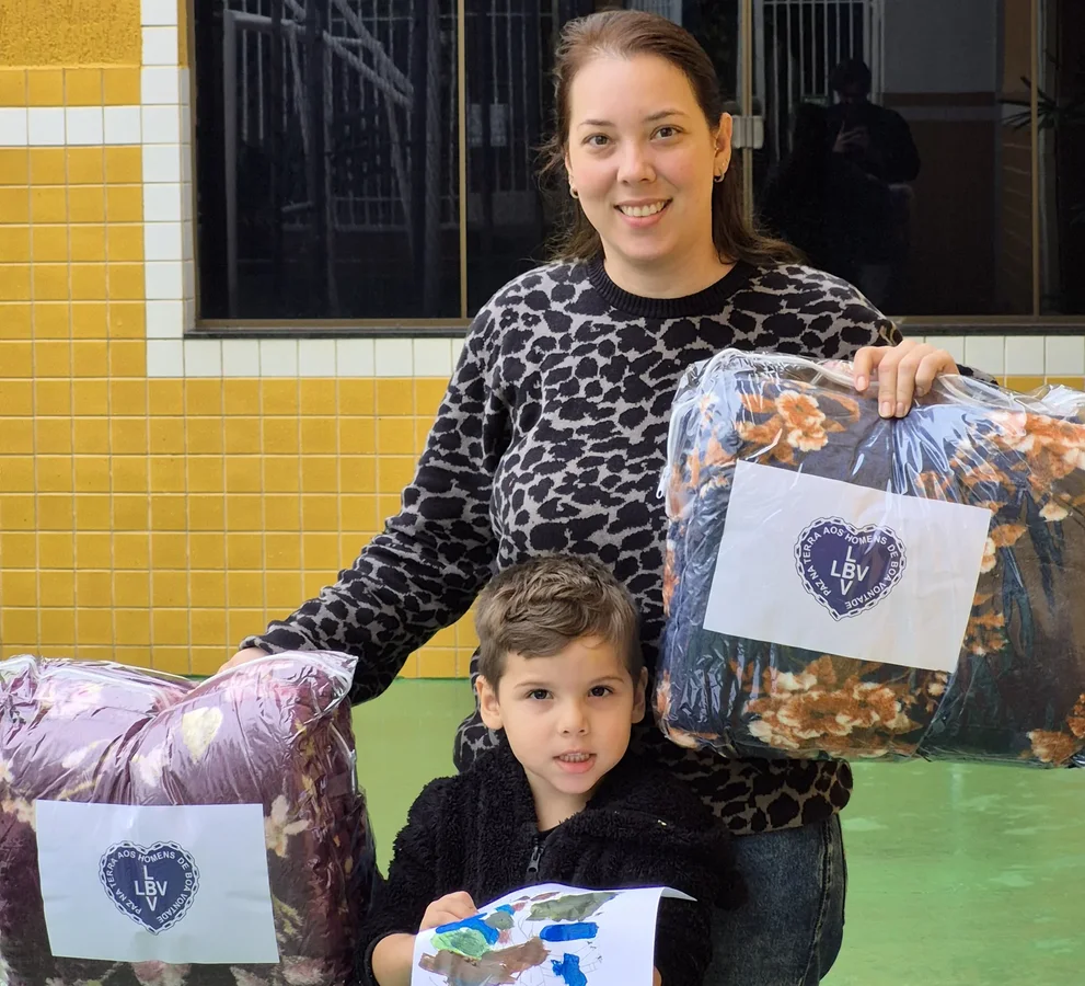 LBV entrega 150 cobertores a famílias vulneráveis em Londrina para enfrentar o frio