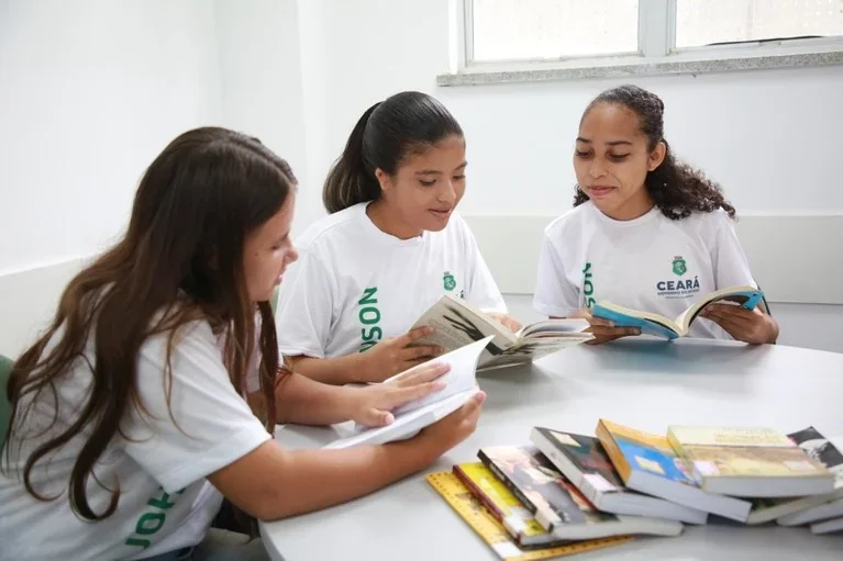 Paraná reduz abandono escolar e melhora indicadores do ensino médio público, aponta Censo Escolar 2025