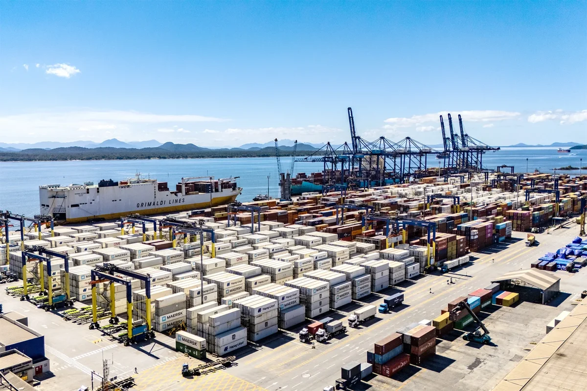 Porto de Paranaguá reforça liderança na exportação de frango com investimentos em infraestrutura e energia limpa
