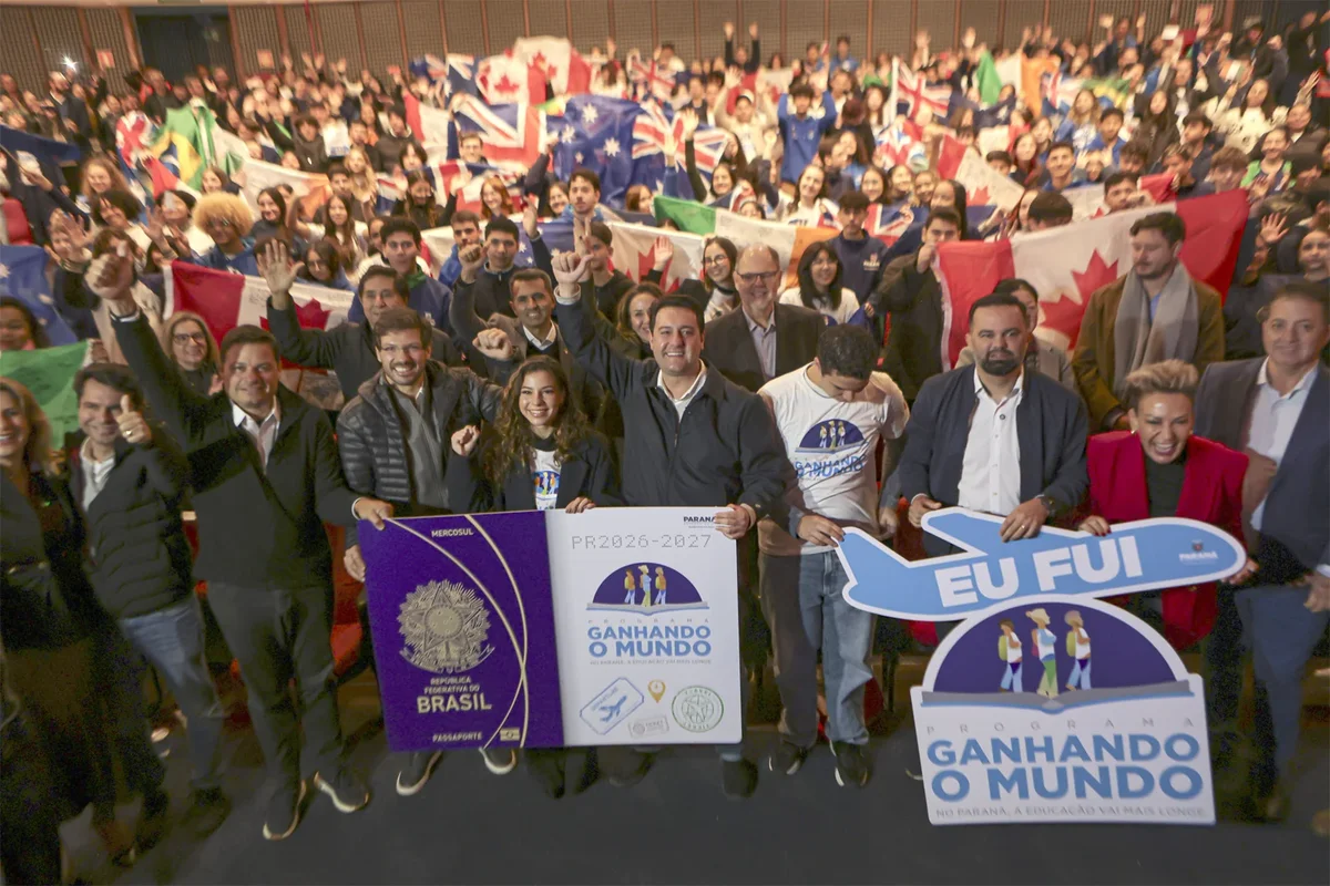 Ganhando o Mundo reúne estudantes em Londrina e destaca intercâmbio da rede estadual