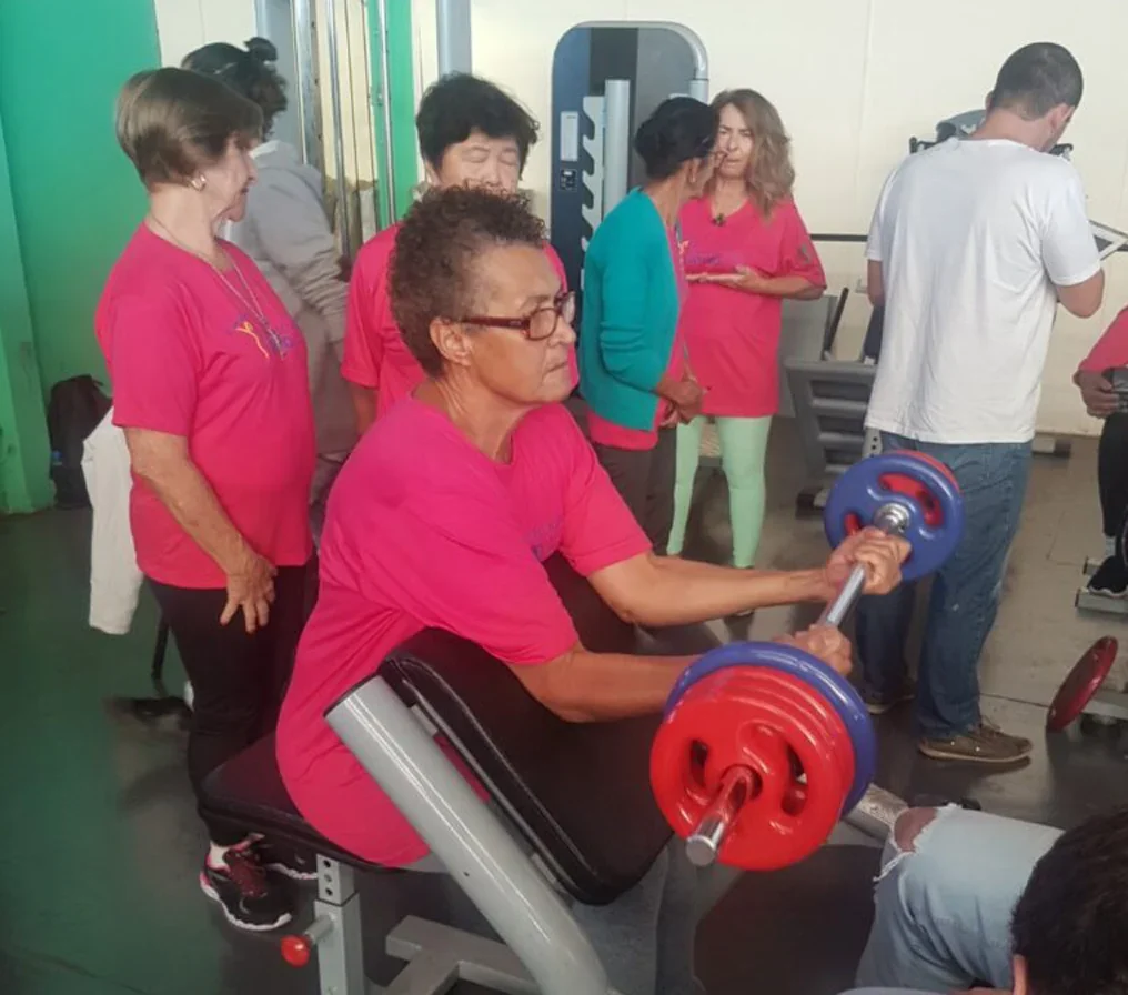 Estudo da UEL publicado em revista internacional aponta benefícios da musculação para a saúde cardíaca de idosas