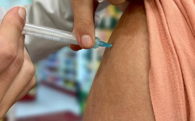 Ibiporã aplica 731 doses de vacinas em um único dia e reforça campanha contra a gripe