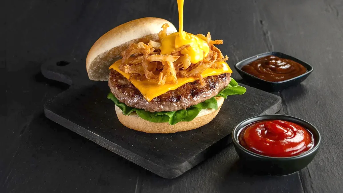 Receitas: Barbecue Fried Onion Burguer de Costela