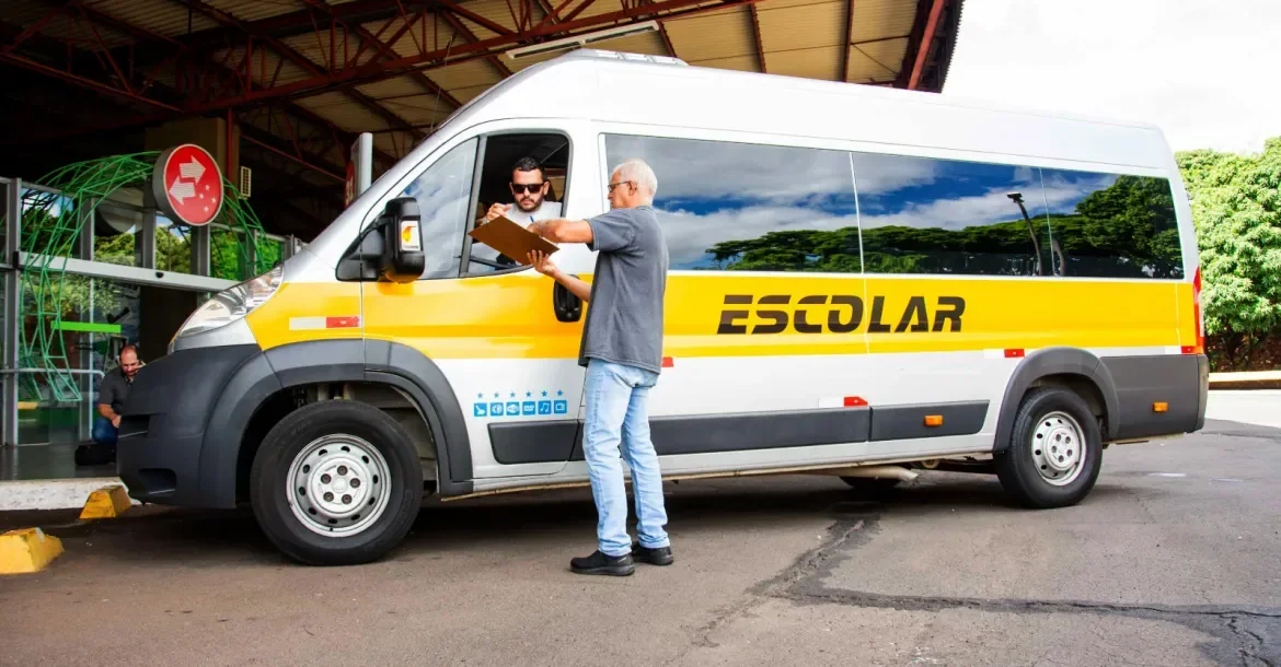 Prazo para renovar licença das vans escolares termina em 31 de julho em Londrina