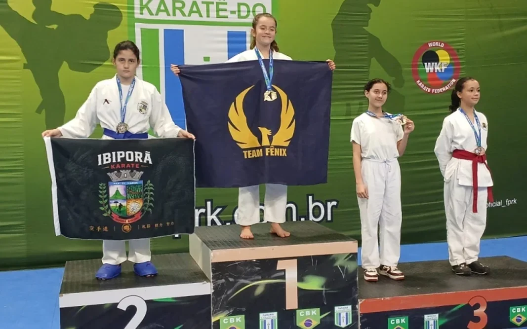 Ibiporã brilha no Campeonato Paranaense de Karatê com 11 medalhas em Paranaguá